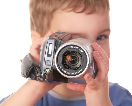 ребёнок и видеокамера