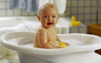 Какую ванну для малыша выбрать?