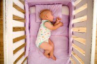 Как правильно выбрать кроватку для новорожденных?