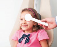 Можно ли ребенку носить контактные линзы?