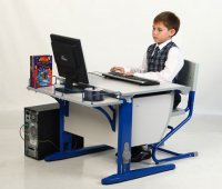 Какой компьютерный стол должен быть у ребенка?