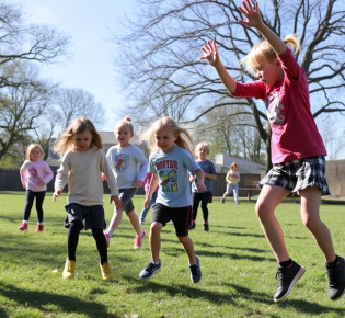 Bewegungserziehung: Why Children Must Romp — The Joy, Science, and Practical Guide to Letting Kids Run Wild
