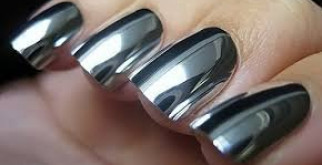 Плюсы зеркальных гель – лаков для маникюра