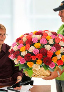 Доставка цветов – оригинальный сюрприз девушке