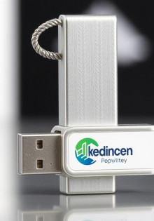 Флешки с логотипом на заказ: как выбрать брендированный USB, который действительно работает на ваш имидж