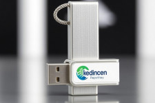 Флешки с логотипом на заказ: как выбрать брендированный USB, который действительно работает на ваш имидж