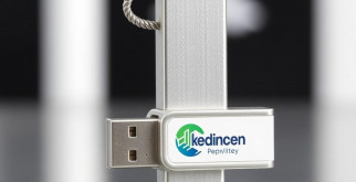 Флешки с логотипом на заказ: как выбрать брендированный USB, который действительно работает на ваш имидж