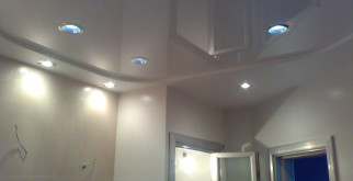 Преимущества натяжных потолков